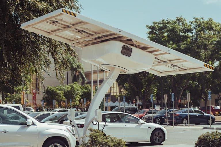 Sungrow: napelem + tárolás + EV töltés – nyerő kombináció