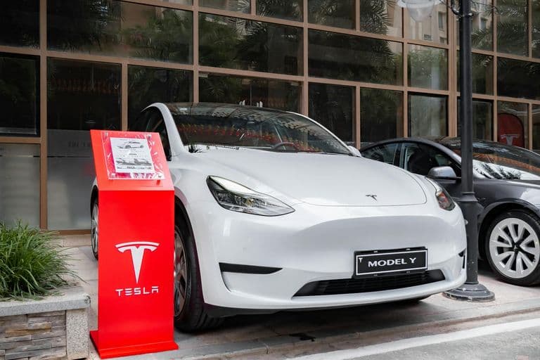 Tesla Model Y alapváltozat teszt: hol spórolt a gyártó?