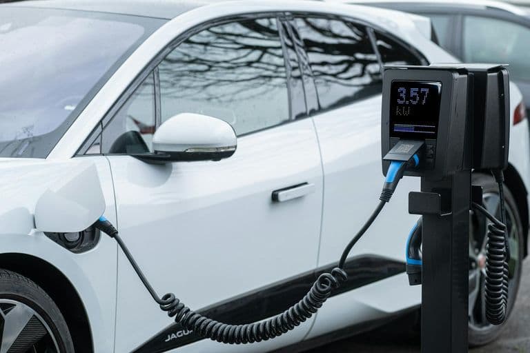Európa hajtotta az elektromos autó-piacot 2026 áprilisában