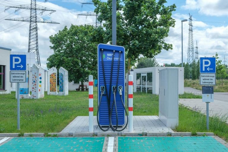 EV töltőállomások nyíltak egy amerikai főiskolán