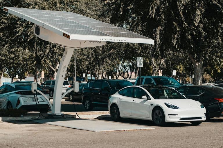 Tesla–SpaceX fúzió: valós a felháborodás, de a napenergia nem bukott el