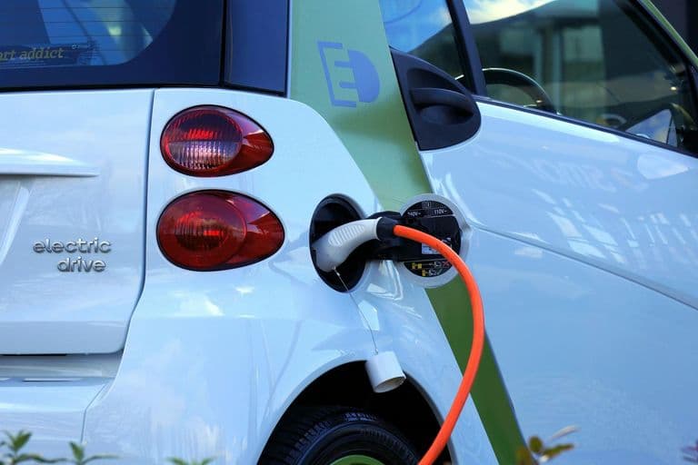 Elektromos autók adtak el áramot a tőzsdén – sikerült Hannoverben
