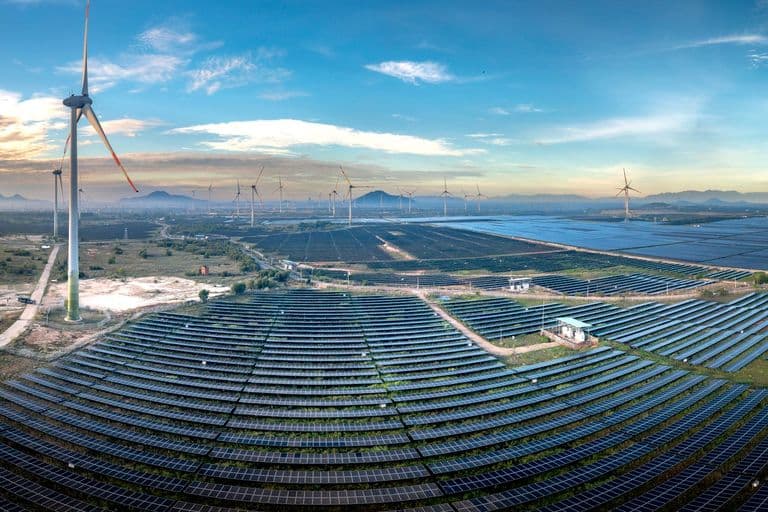 Szén vagy napenergia? Amit a 700 millió dolláros szubvenció elárul