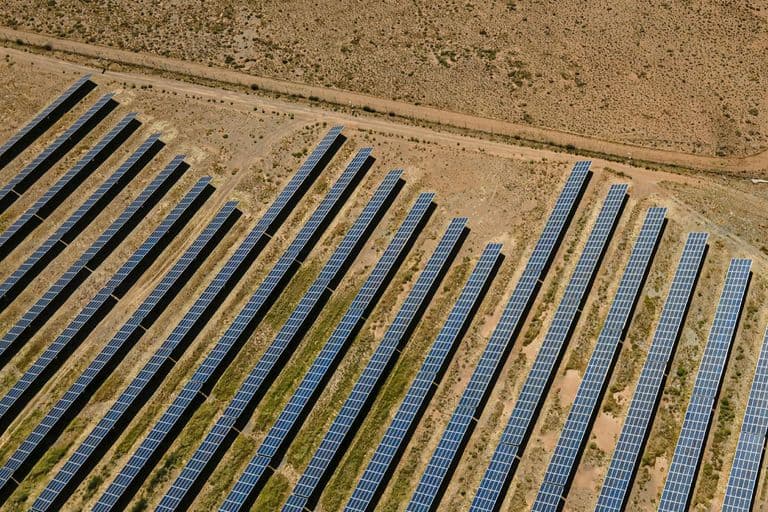 Napelem és akkumulátor vezeti az USA új energiakapacitásait